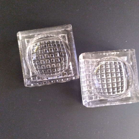 Pair of Waffle Design Salt Cellars by The US Glass Company circa 1900-1910 - Picture 8 of 10